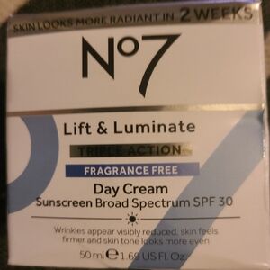 No7 lift luminate triple action day cream 1.7 oz